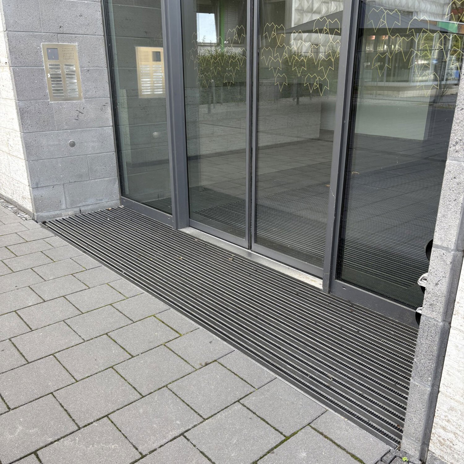 aluprofilsystem-aussen-gummi-buersten